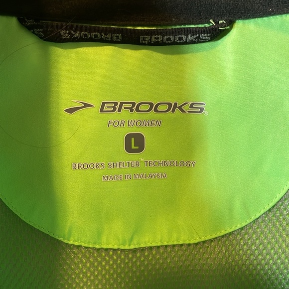 Brooks Vest - Picture 3 of 7